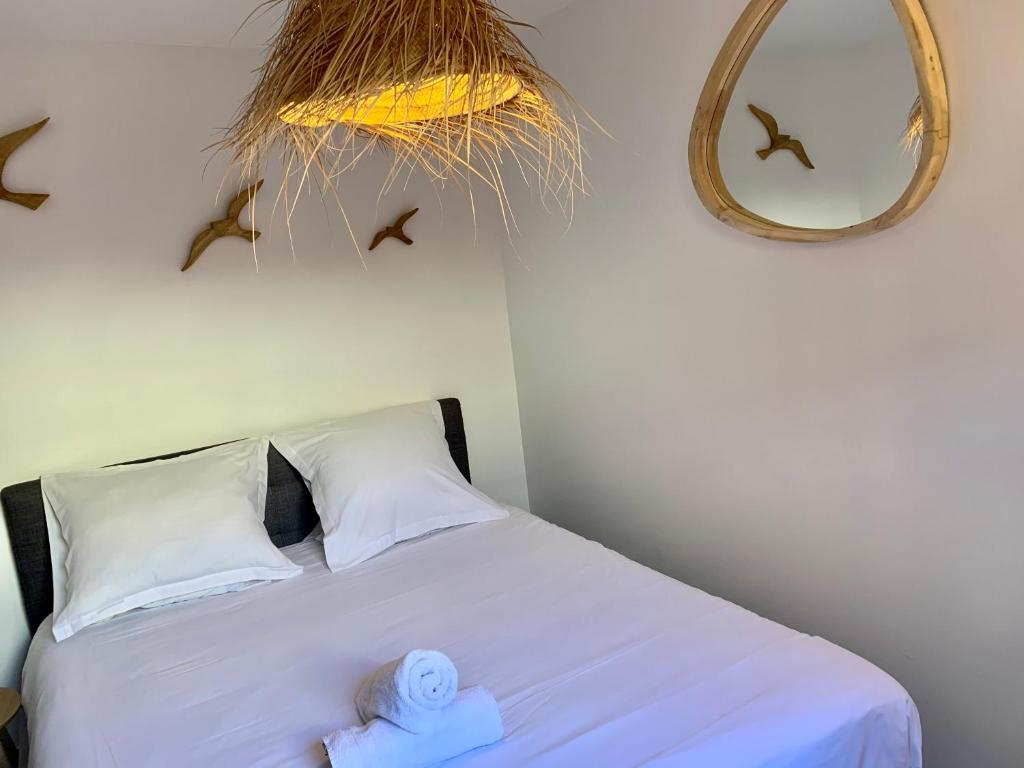 a bedroom with a bed with two towels on it at MarinesAppartement, La marina tropézienne 100m plage wifi fibre in Cogolin