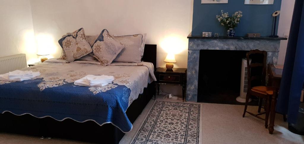 Postel nebo postele na pokoji v ubytování La Porte Bleue
