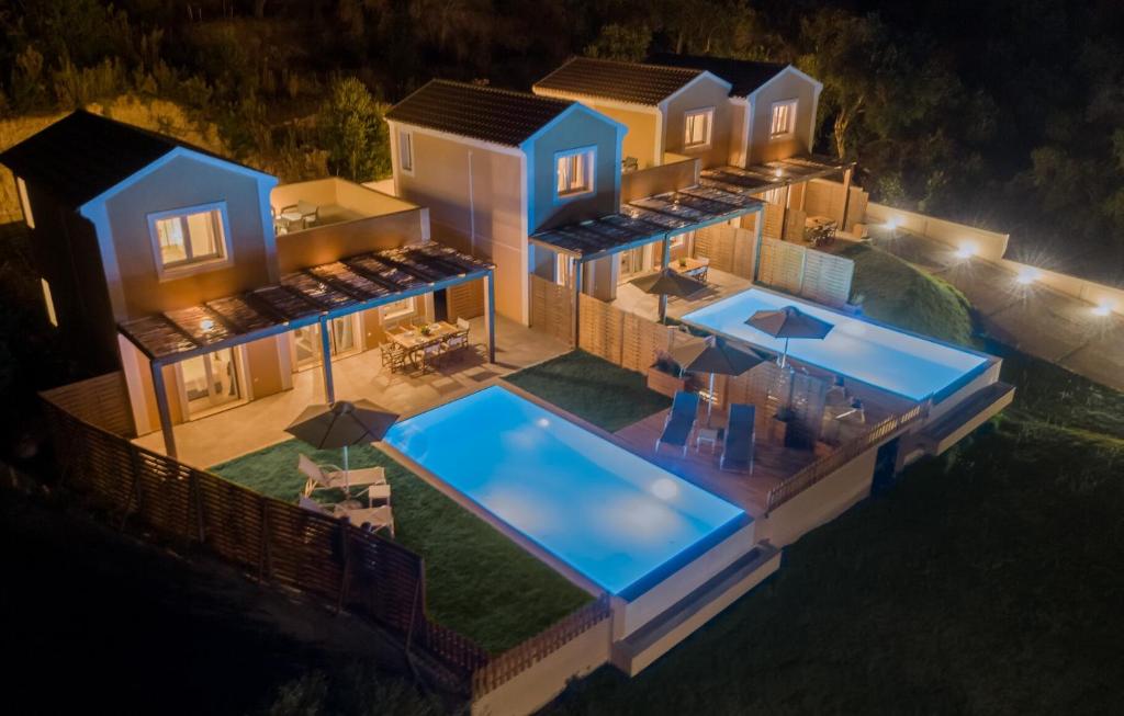 Bazén v ubytování Reiki Villas Erikousa nebo v jeho okolí