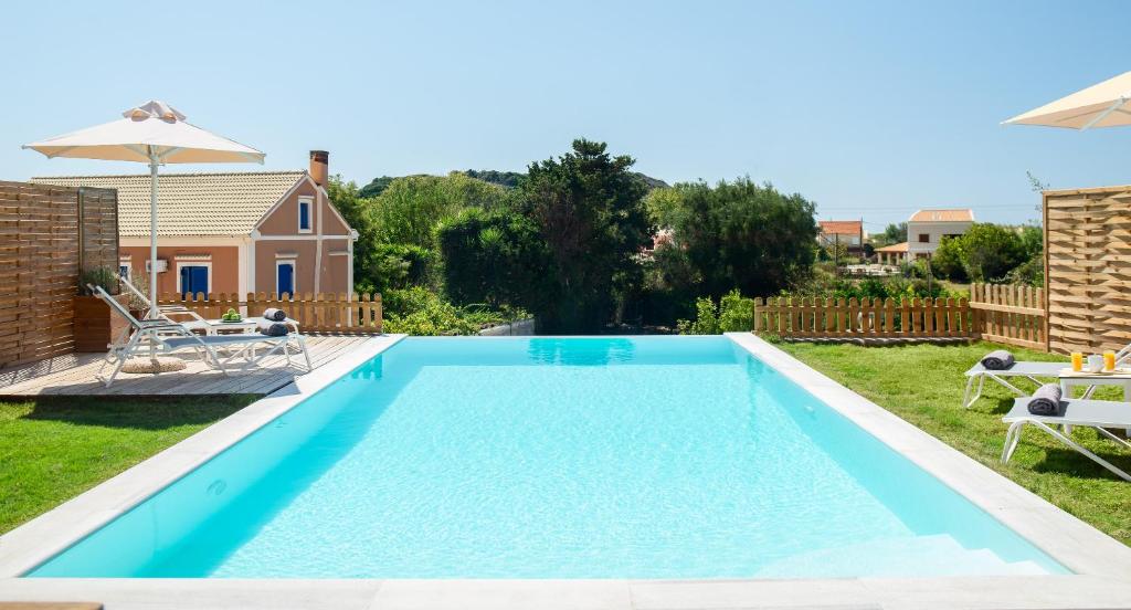 Bazén v ubytování Reiki Villas Erikousa nebo v jeho okolí