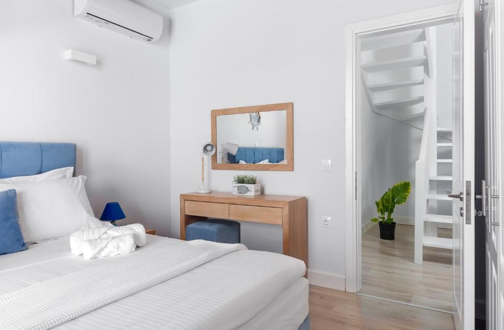 Postel nebo postele na pokoji v ubytování Reiki Villas Erikousa