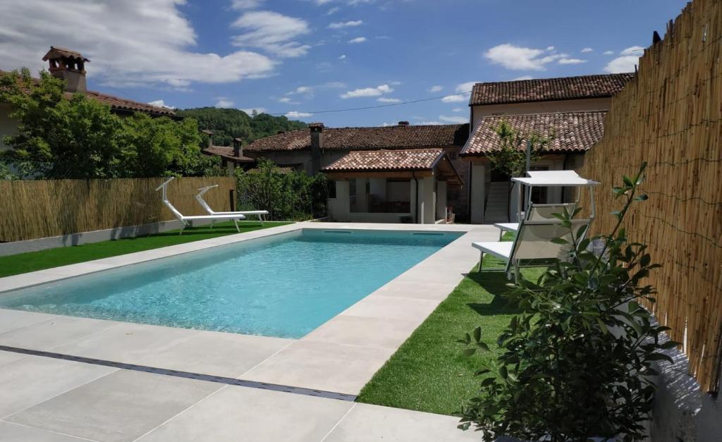 a swimming pool in the backyard of a house at B&B Ernestina in Miane