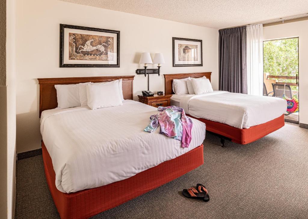 Lake Powell Resort - 2つのクイーンベッドのある伝統的な部屋