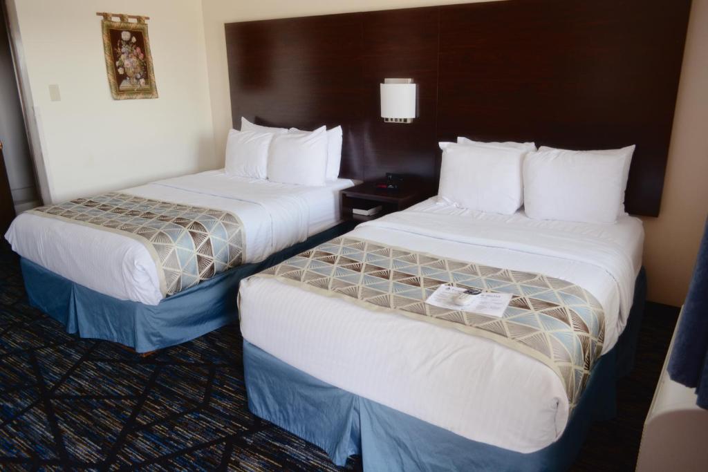 Postel nebo postele na pokoji v ubytování Frankenmuth Motel