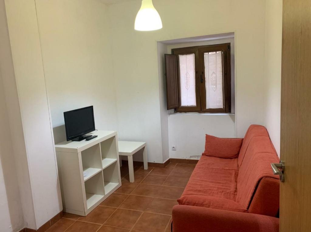A television and/or entertainment centre at Apartamentos San Guillermo