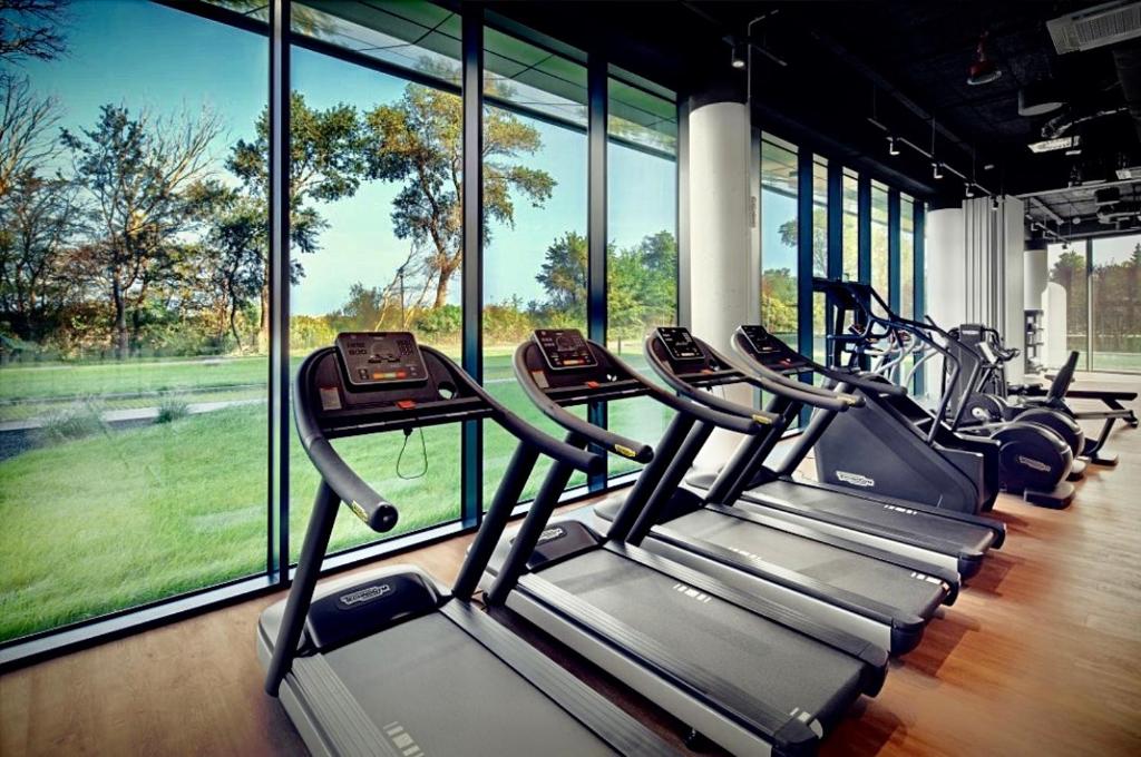 Posilňovňa alebo fitness centrum v ubytovaní Prywatny Apartament z widokiem na morze Seaside Park Hotel Kołobrzeg
