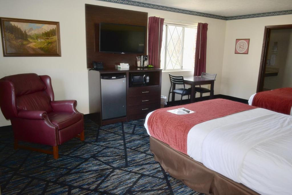 Postel nebo postele na pokoji v ubytování Frankenmuth Motel