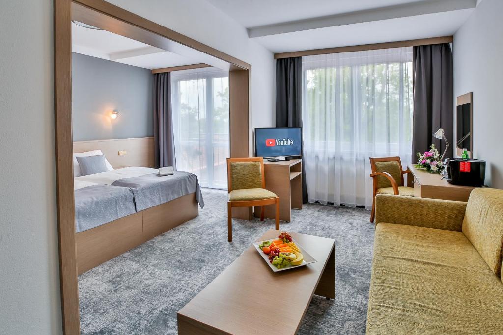 Postel nebo postele na pokoji v ubytování LH Parkhotel Hluboka Nad Vltavou Congress & Wellness