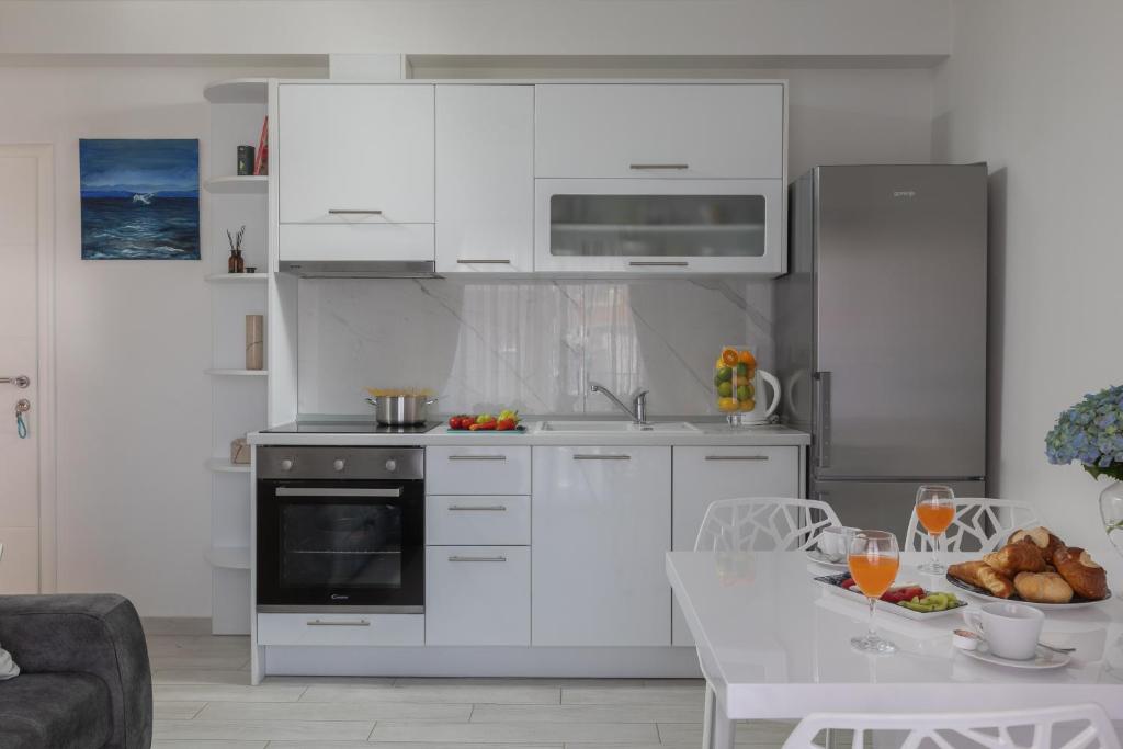 Kuchyňa alebo kuchynka v ubytovaní Hortenzija Apartments