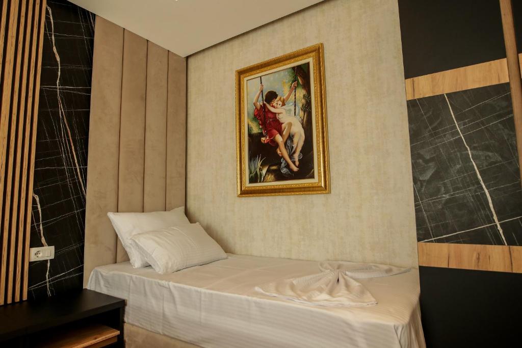 Postel nebo postele na pokoji v ubytování Rozafa Blu Hotel
