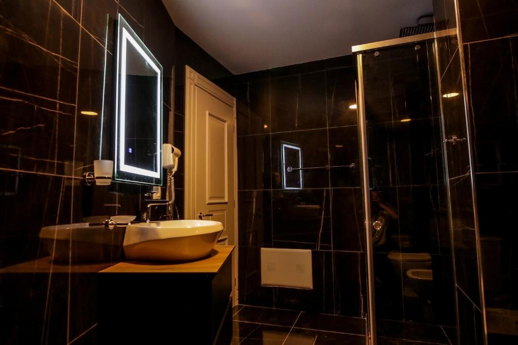 Koupelna v ubytování Rozafa Blu Hotel