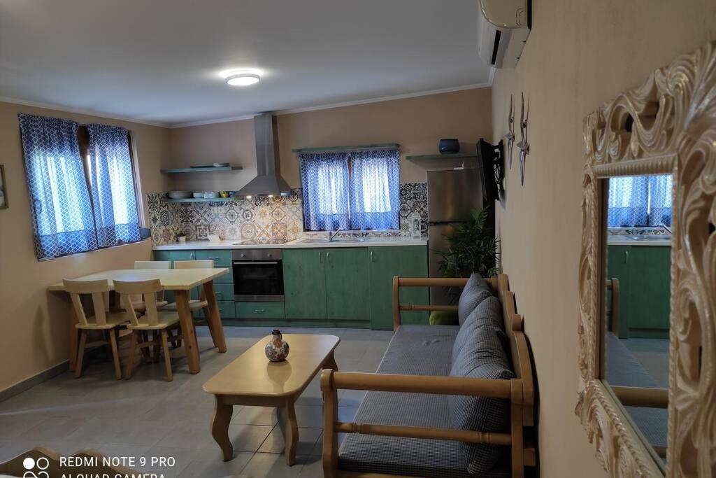 Kuchyňa alebo kuchynka v ubytovaní Evaggelias house