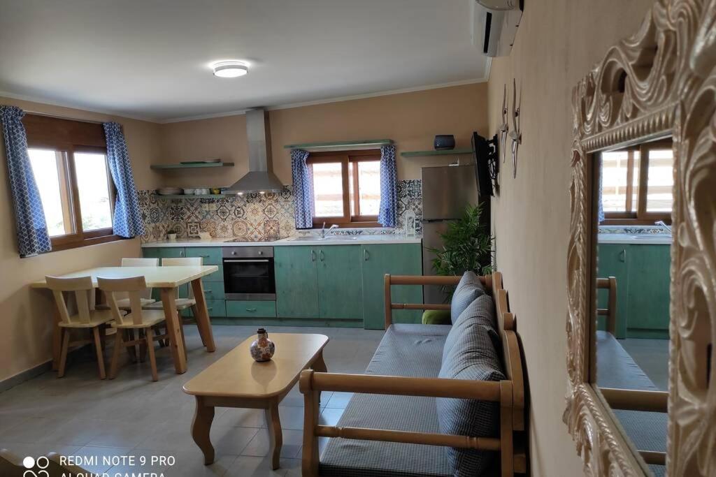 Kuchyňa alebo kuchynka v ubytovaní Evaggelias house