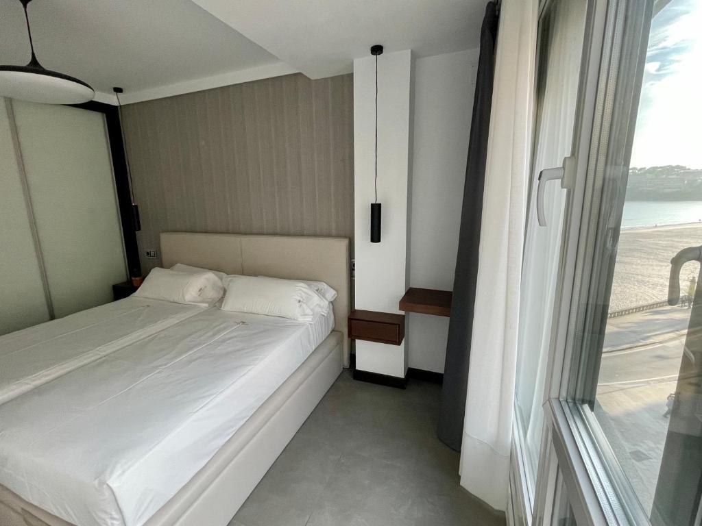 A bed or beds in a room at Luxury boutique playa Silgar