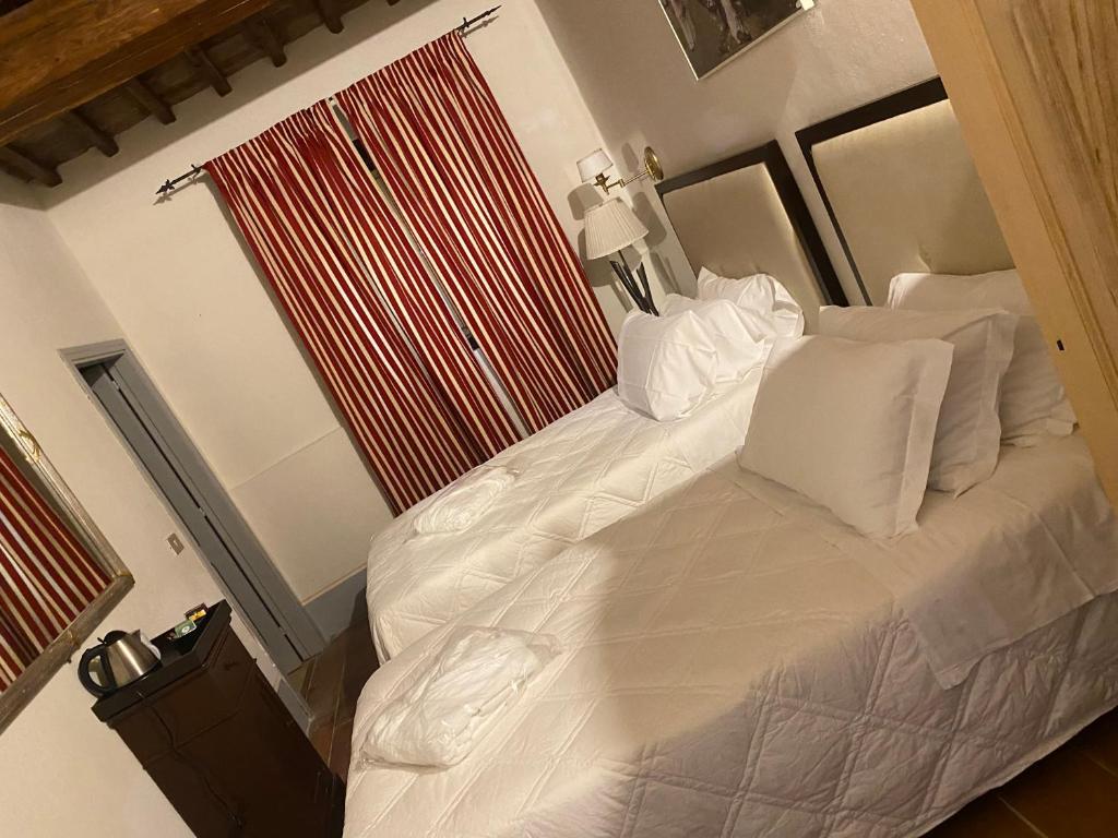 Postel nebo postele na pokoji v ubytování Albergo Le Casaline
