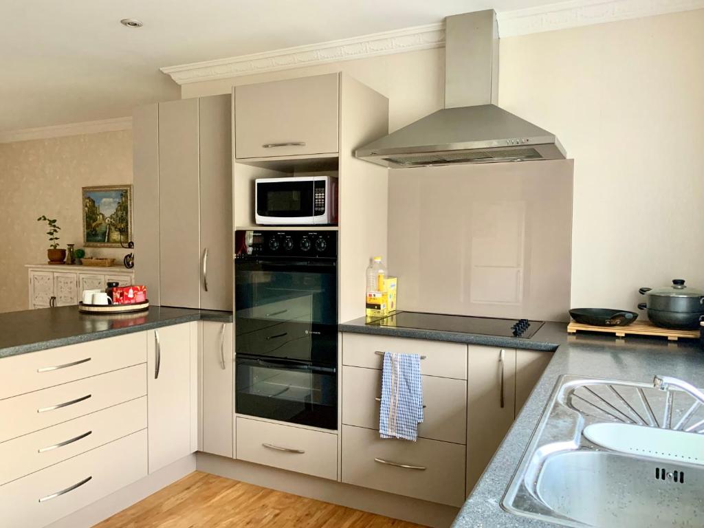 Cosy House in Chartwell, Hamilton-Private Garden & Shopping Mall - Resim 22