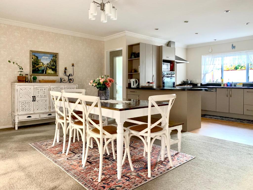 Cosy House in Chartwell, Hamilton-Private Garden & Shopping Mall - Resim 19