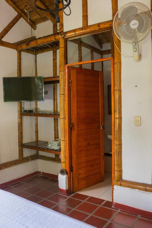 TV a/nebo společenská místnost v ubytování Ikara Hotel Campestre Villeta