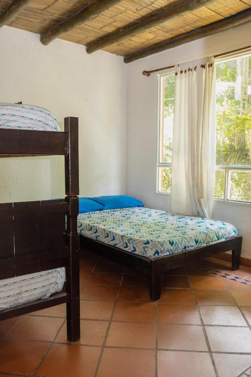 Postel nebo postele na pokoji v ubytování Ikara Hotel Campestre Villeta