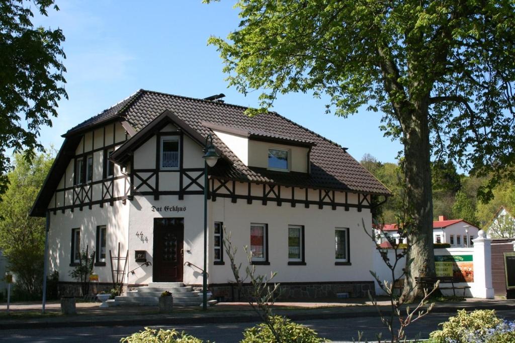 a white house with a black roof at Zum Schlossgarten in Ralswiek