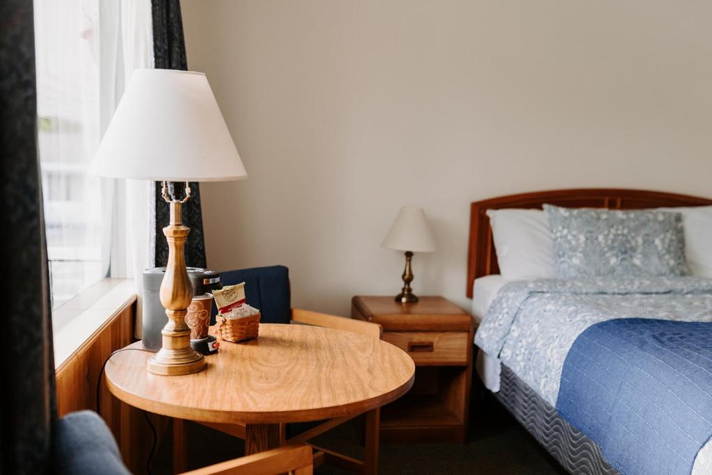 Blue Moon Motel photo
