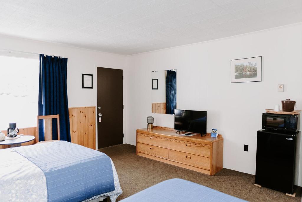 Blue Moon Motel photo