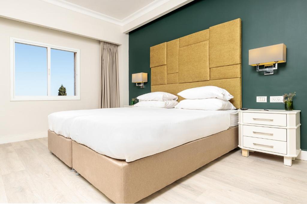 Postel nebo postele na pokoji v ubytování Ye'arim Hotel