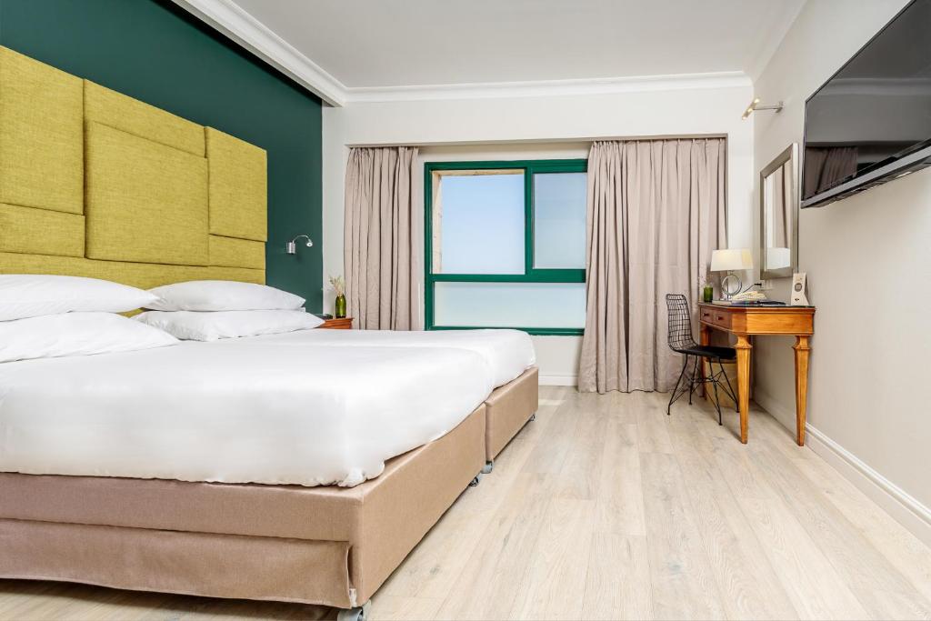 Postel nebo postele na pokoji v ubytování Ye'arim Hotel