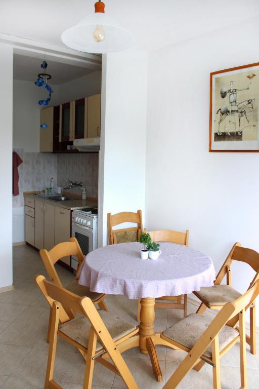 Кухня или кухненски бокс в Villa Apollonia