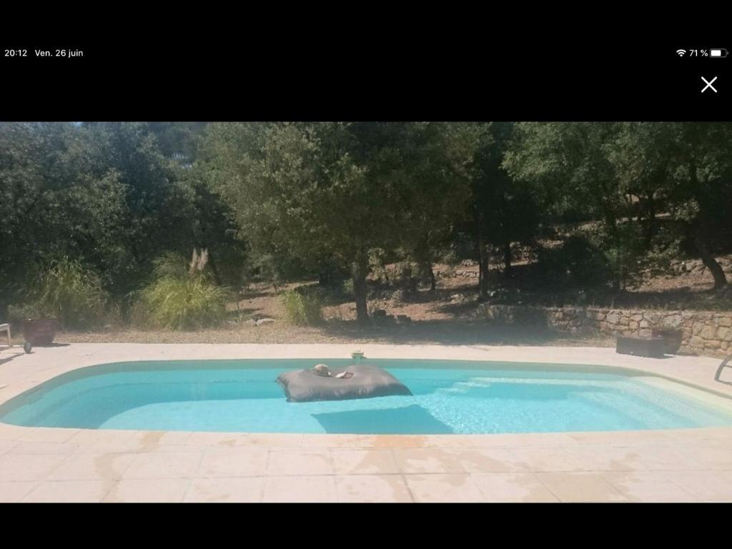 Bazén v ubytování Villa Bleucassis nebo v jeho okolí