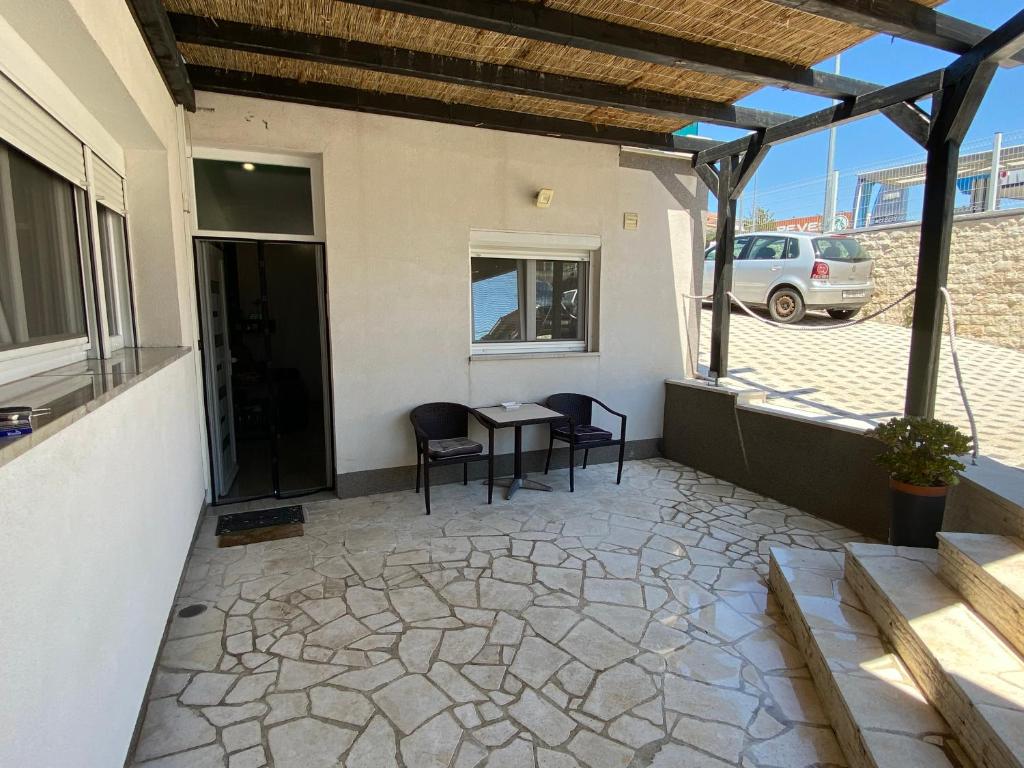 Patio alebo iná vonkajšia časť ubytovania Yela