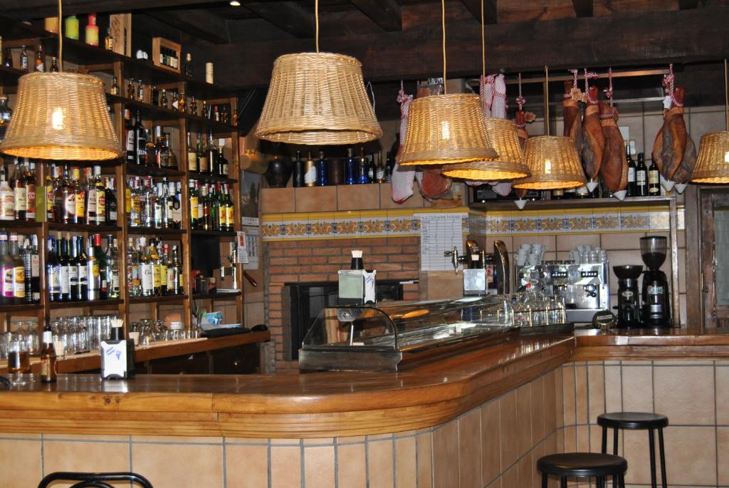 The lounge or bar area at Hostal Rural Amador