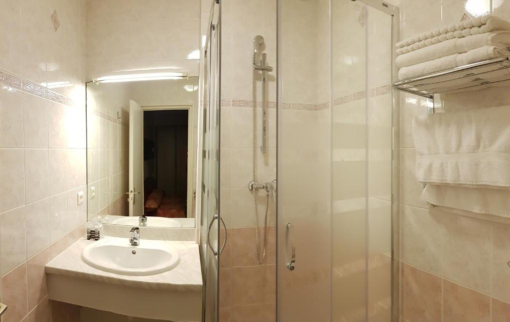 Hotel de La Paix - Twin Room