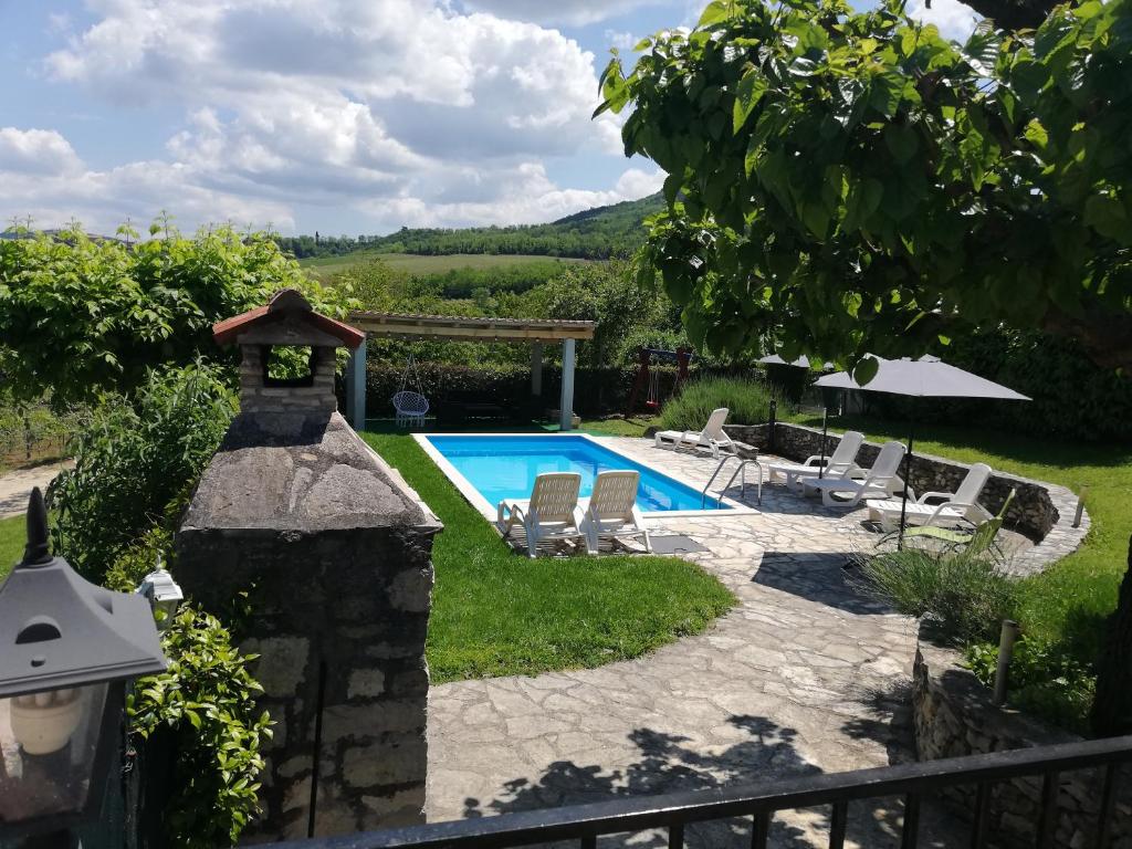 Swimmingpoolen hos eller tæt på Guest House Valentino