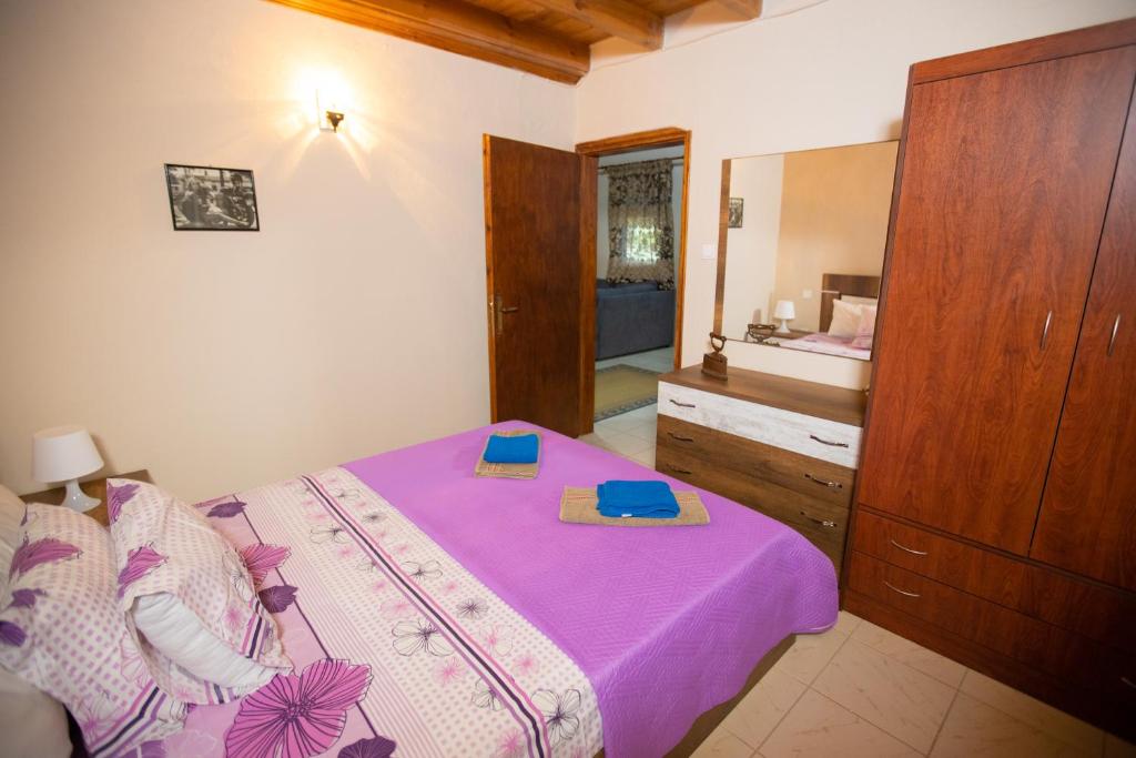 Postel nebo postele na pokoji v ubytování vila halkidiki