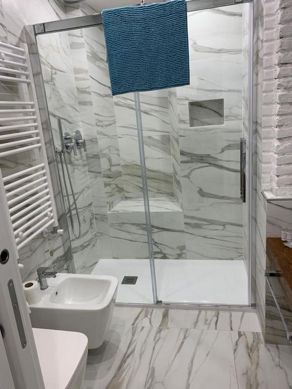 A bathroom at Elegant Suite in Milan Center