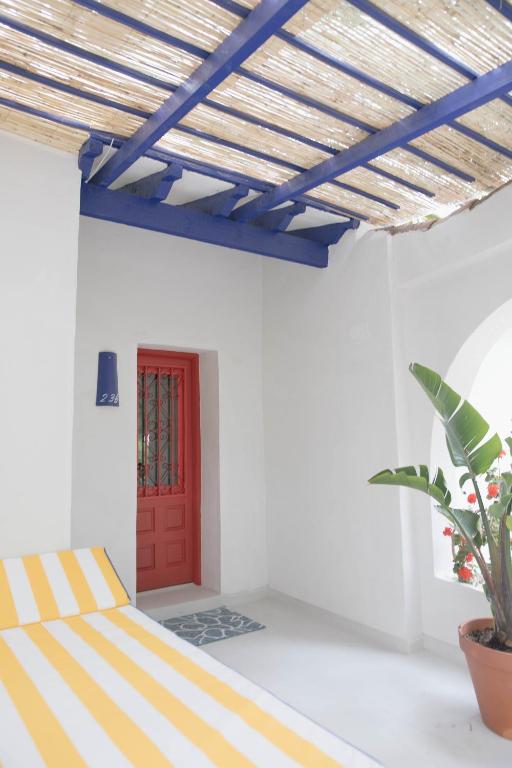 a room with a bed and a red door at Quinta la Sal in Jávea