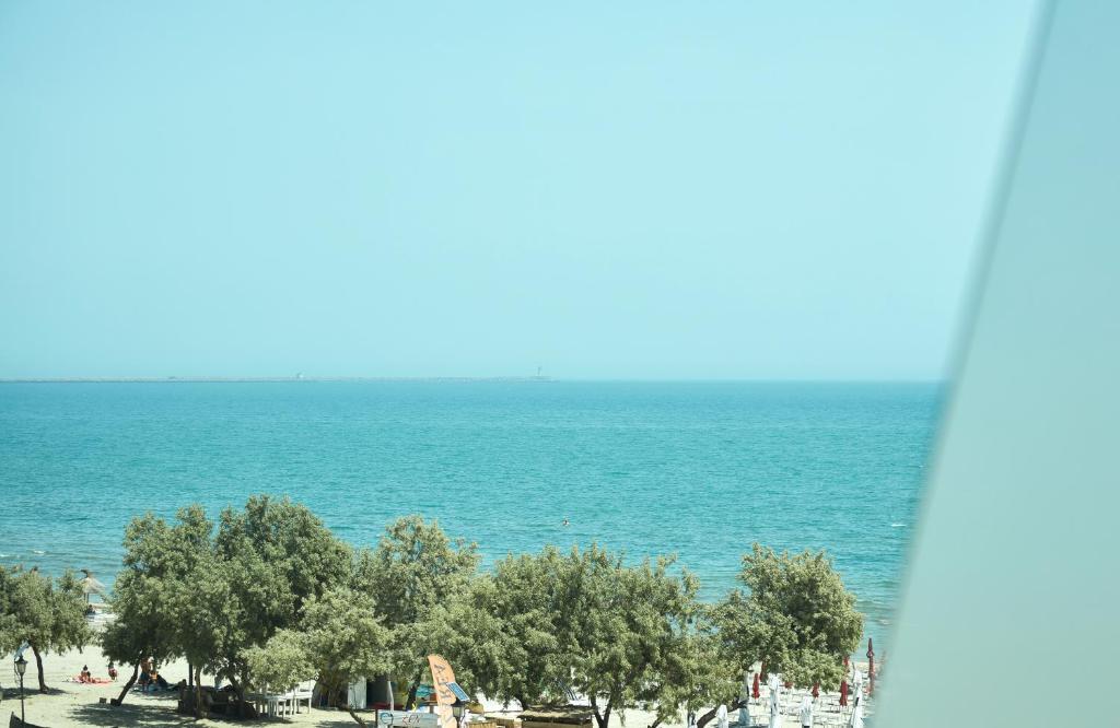Hotel Azaleea Mamaia Nord - Deluxe Double Room With Extra Bed