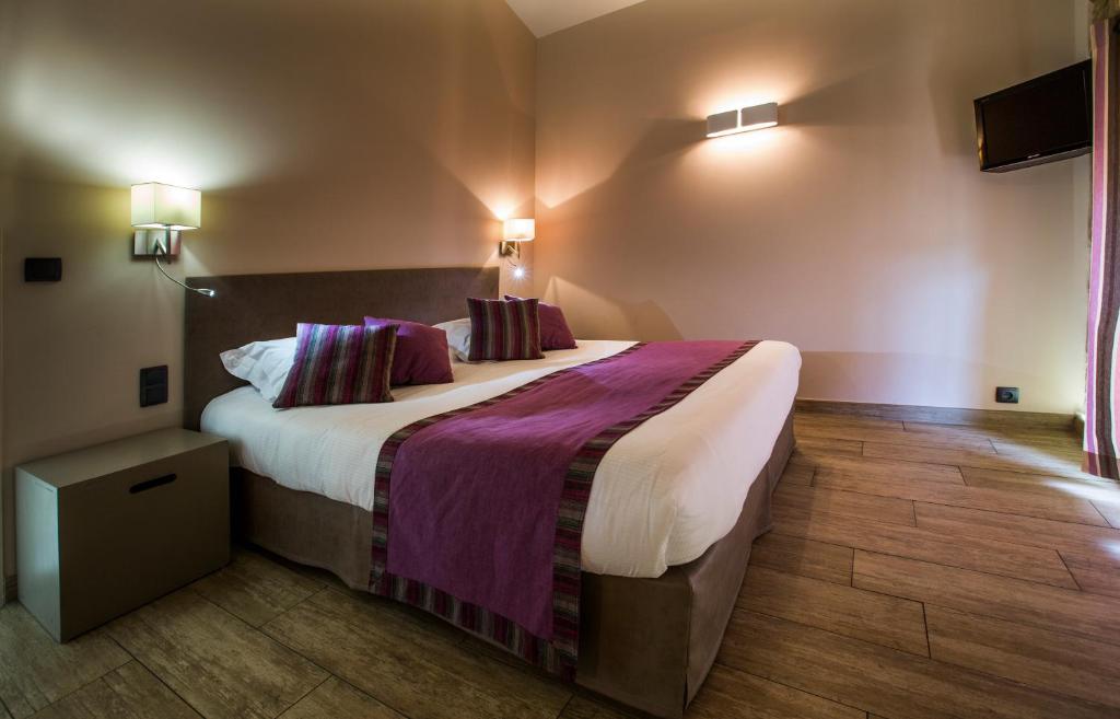 Postel nebo postele na pokoji v ubytování Logis auberge restaurant Du Vigneron