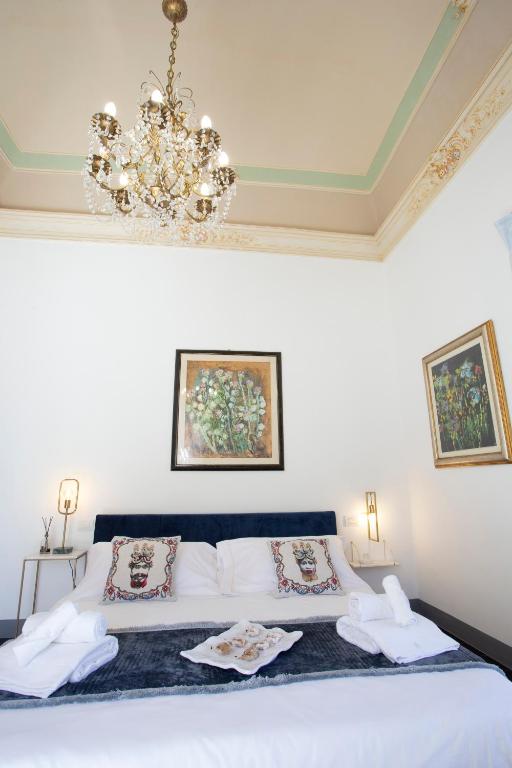 Łóżko lub łóżka w pokoju w obiekcie Palazzo d'Autore - Luxury Home - Ragusa Centro