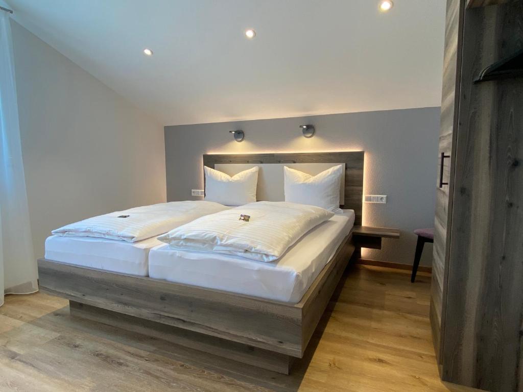 Postel nebo postele na pokoji v ubytování Hotel Kosel garni UG