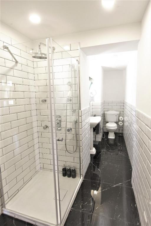 Koupelna v ubytování AN Deluxe Suites
