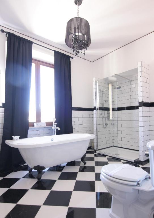Koupelna v ubytování AN Deluxe Suites