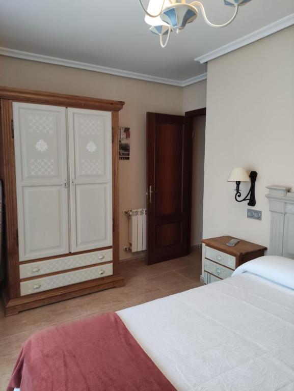 Posteľ alebo postele v izbe v ubytovaní Apartamentos Costa Noja