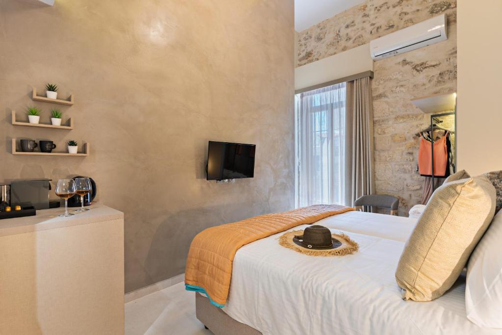 Postel nebo postele na pokoji v ubytování Mitos-Suites