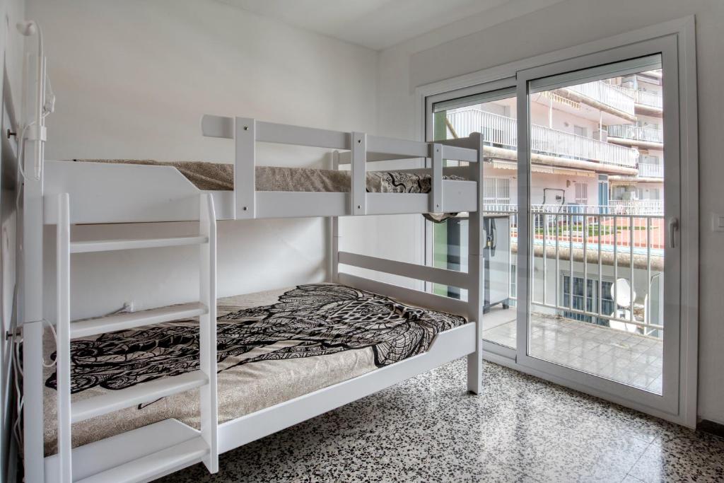 Posteľ alebo postele v izbe v ubytovaní Albatros Apartament per 5 persones en ple centre amb gran terrassa i aparcament a 5 minuts de la Platja Gran