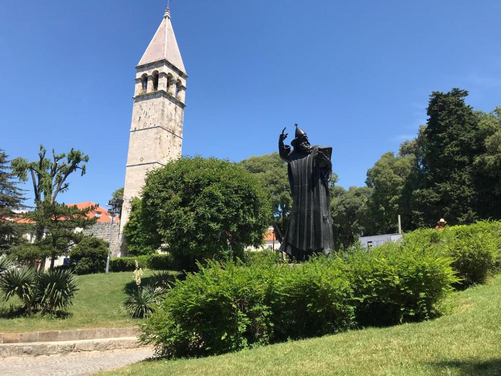 Central Park Residence - 6