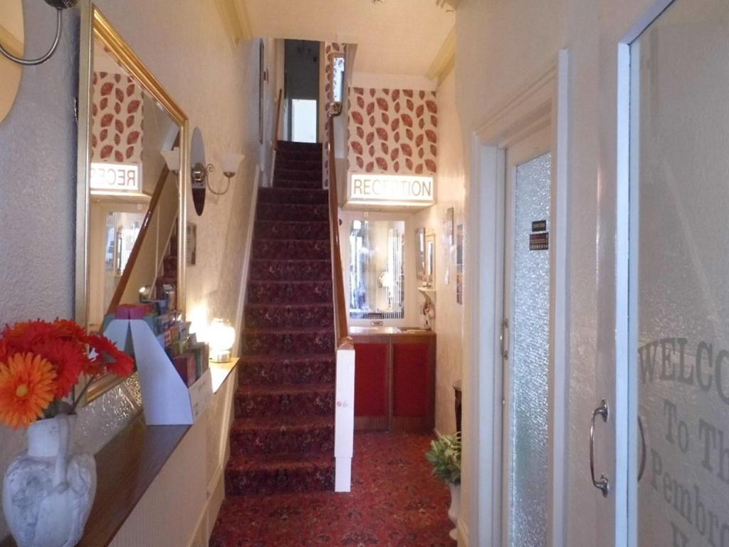 The Pembroke - Resim 11