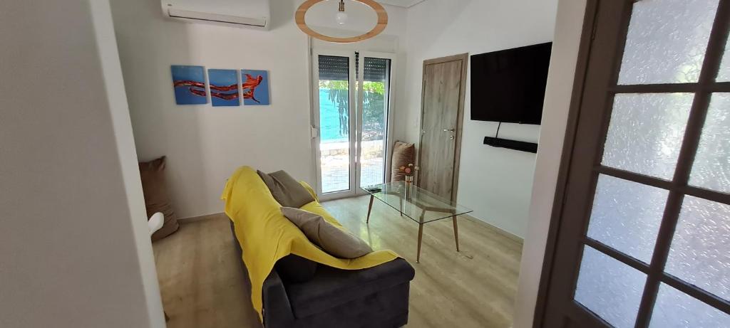 Televízia a/alebo spoločenská miestnosť v ubytovaní Gerys house