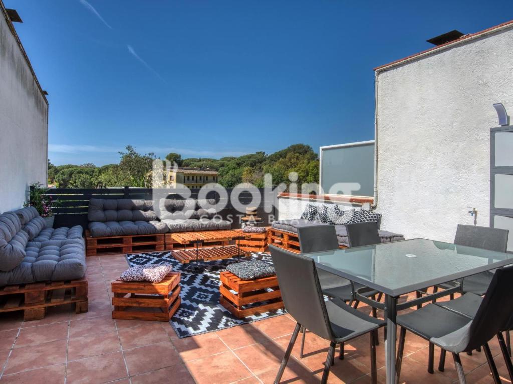 Balkón nebo terasa v ubytování Begonias Apartament per 4 persones amb gran terrassa chill out a 10 minuts de la platja